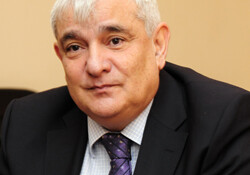 Кямал Абдулла удостоен звания почетного доктора Уральского федерального университета