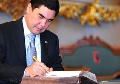Президент Туркменистана написал книгу о спорте