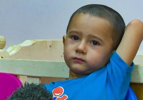 Абдулла из иракского приюта рассказал, как сгорела его мать (Видео)