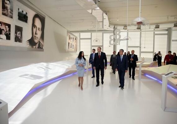 Президент Болгарии посетил Центр Гейдара Алиева (Фото)