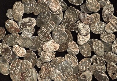 В Москве обнаружили клад из монет времен Петра
