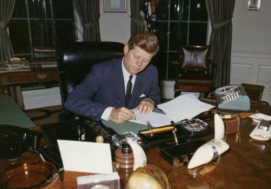 Новые документы об убийстве Кеннеди: конспирологи недовольны