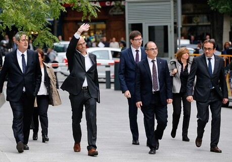 Верховный суд Испании отправил под арест 8 членов отстраненного правительства Каталонии