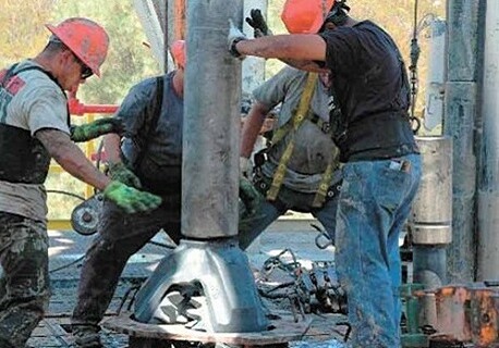 Авария при бурении скважины SOCAR: два нефтяника получили травмы