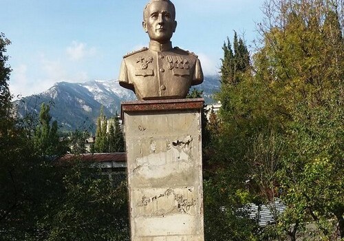 В Крыму осквернили памятник азербайджанцу – герою Великой Отечественной войны (Фото)