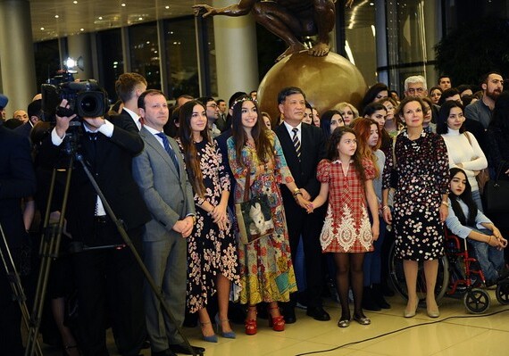 Лейла и Арзу Алиевы открыли выставку китайских художников и посетили концерт известного пианиста (Фото)