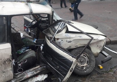В Баку столкнулись «Жигули» и Mercedes, погибли мужчина и его 5-летний сын