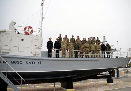 Военные атташе зарубежных стран посетили ВМС Азербайджана (Фото)