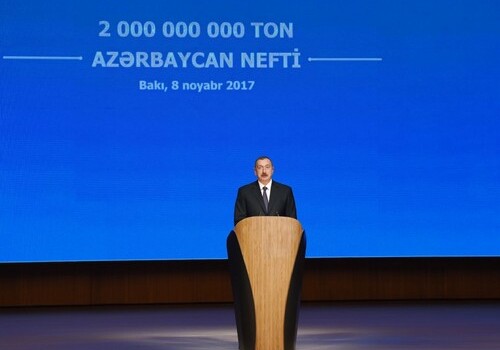 Президент Ильхам Алиев принимает участие в торжественной церемонии, посвященной добыче 2 млрд тонн нефти в Азербайджане (Фото-Обновлено)