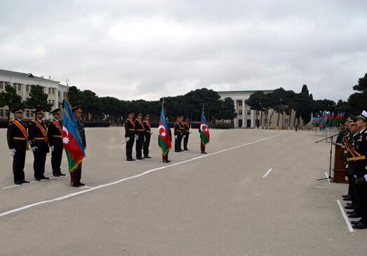 Специальным учебным заведениям Минобороны Азербайджана вручены боевые знамена (Фото)