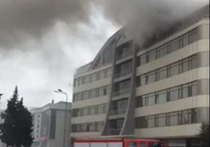 Сильный пожар разразился в бакинском бизнес-центре AFEN Plaza (Фото-Обновлено)