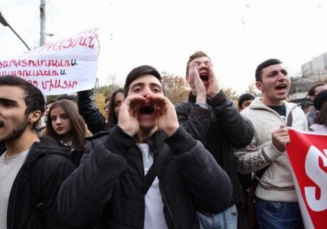 В Ереване продолжается акция протеста студентов