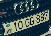 Азербайджанских водителей начали штрафовать за отсутствие черточек на госномерах