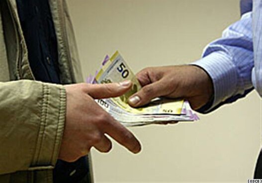 Средняя зарплата превысила 525 манатов - в Азербайджане