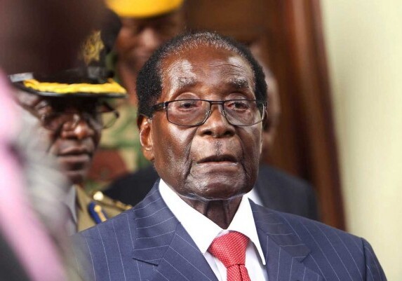 Находящийся под домашним арестом президент Зимбабве объявил голодовку