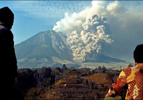 Из-за извержения вулкана на Бали эвакуировано около 100 тыс. человек