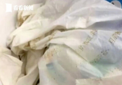 Китайцы попытались пронести сотни тараканов в самолет