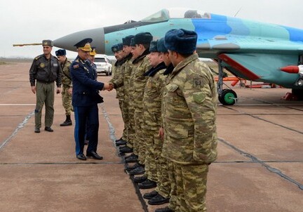Турецкий генерал посетил авиабазы ВВС Азербайджана (Фото)