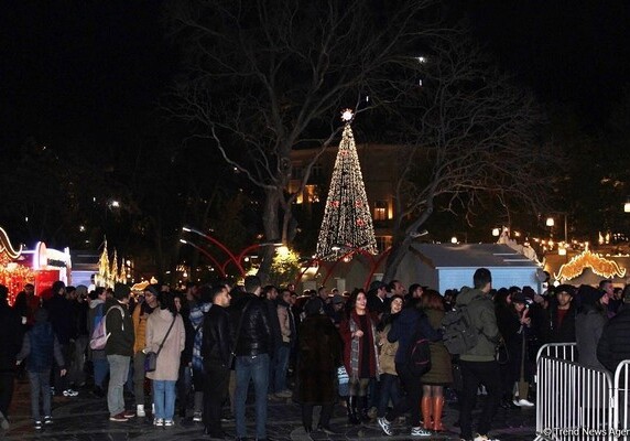В Баку открылась традиционная благотворительная ярмарка «Холодные руки, горячее сердце» (Фото)