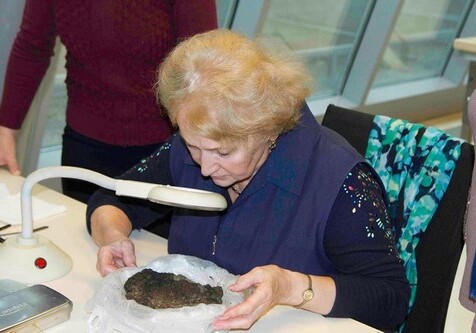 В музее ковра отреставрированы фрагменты ткани периода Кавказской Албании (Фото)
