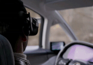 Renault показал беспилотный электрокар с виртуальной реальностью (Видео)