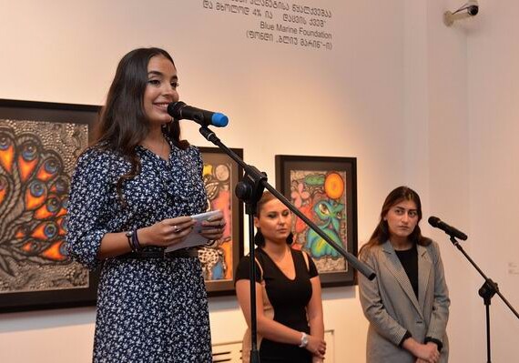 Лейла Алиева презентовала в Тбилиси выставку «Живая жизнь» (Фото)