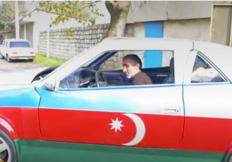 Азербайджанец собрал свой автомобиль с «крыльями чайки» (Видео)