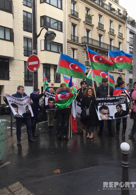 Азербайджанцы провели акцию перед посольством Армении во Франции с требованием освободить заложников (Фото)