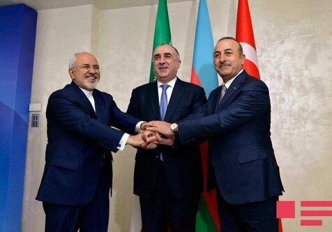 В Баку проходит трехсторонняя встреча глав МИД Азербайджана, Ирана и Турции (Фото)