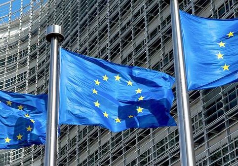 Впервые в истории ЕС вводит санкции против страны-члена Польши