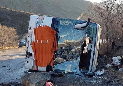Перевернулся следовавший из Турции в Азербайджан автобус, ранено 30 человек (Обновлено)