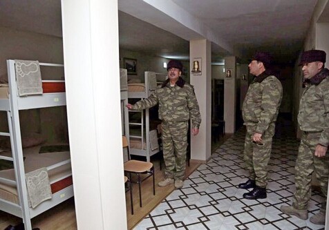 Закир Гасанов принял участие в открытии солдатской казармы во фронтовой части (Фото)