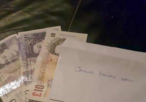 В Великобритании 60 семей на одной улице получили конверты с деньгами от «тайного Санты» (Фото)