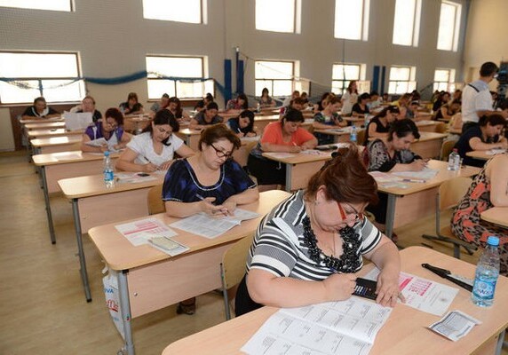 Увеличена зарплата 45 тысяч учителей - в Азербайджане