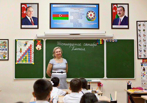 Повышена зарплата 42 тысячам азербайджанских учителей