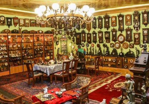 Азербайджанец мечтает превратить свой дом в музей часов (Фото)