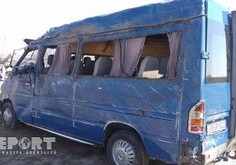 Следовавший рейсом Лянкяран-Баку микроавтобус столкнулся с легковушкой, пострадало 10 человек (Фото)