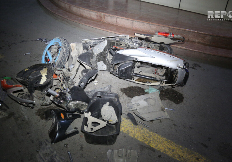 В Баку мотоцикл столкнулся с автомобилем, есть пострадавший (Фото)