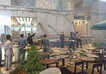 Более 70 человек пострадали при обрушении балкона в здании фондовой биржи в Джакарте (Видео)
