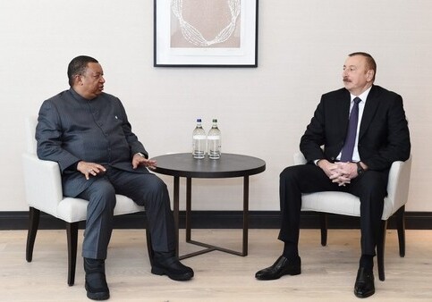 Президент Азербайджана встретился в Давосе с генсеком ОРЕС