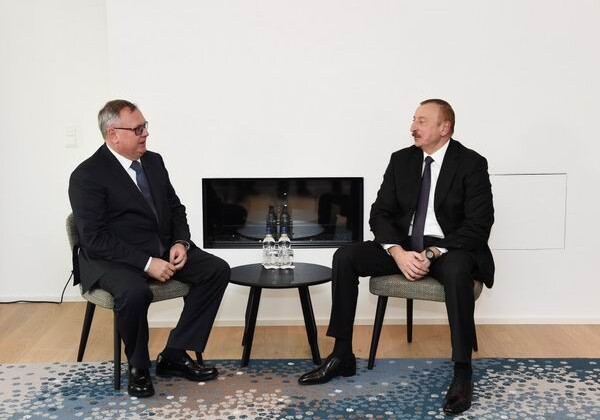 Ильхам Алиев встретился с главой Банка ВТБ (Фото)