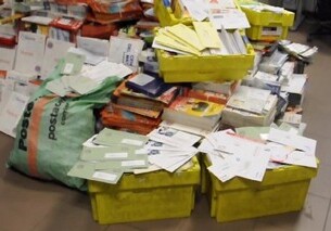 Почтальон в Италии за 8 лет скопил дома полтонны чужих писем