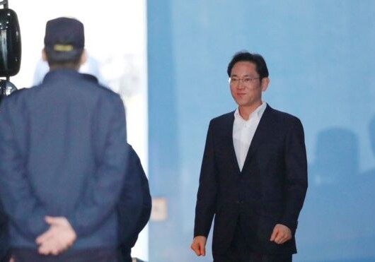 Суд в Южной Корее освободил главу Samsung из тюрьмы