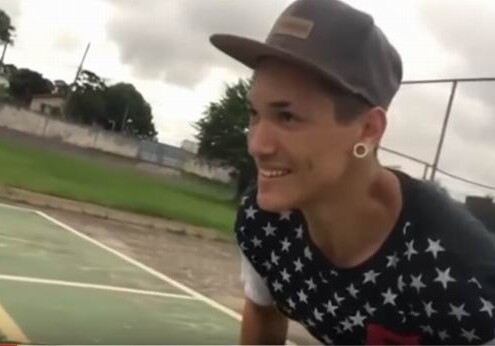 Парень потерял ноги в 6 лет, но теперь выполняет бэкфлип на скейте - Мотивация (Видео)
