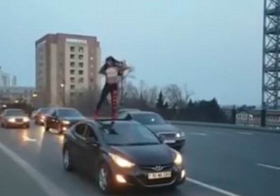 Станцевавшую на машине девушку вызвали в полицию - Подробности (Видео-Обновлено)