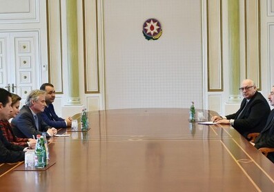 Президент Ильхам Алиев принял представителей компании Thales International