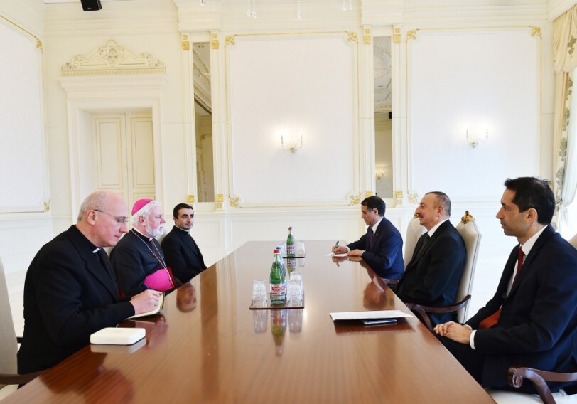 Президент Ильхам Алиев принял делегацию Святого Престола (Фото-Обновлено)