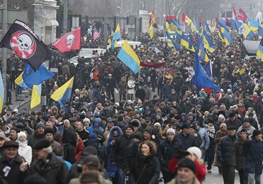 В Киеве тысячи сторонников Саакашвили требуют отставки Порошенко