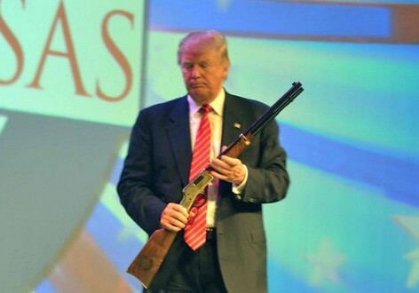 Трамп предложил вооружить учителей американских школ
