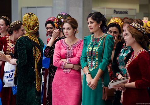 Туркменским женщинам на 8 Марта вручат подарок от президента